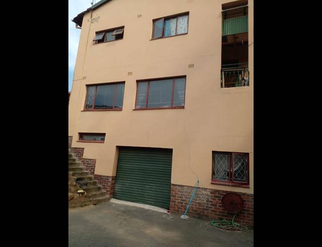 6 BEDROOM HOUSE FOR SALE IN QUEENSBURGH CENTRAL